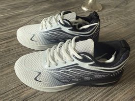 Turnschuhe Grösse 38  NEU