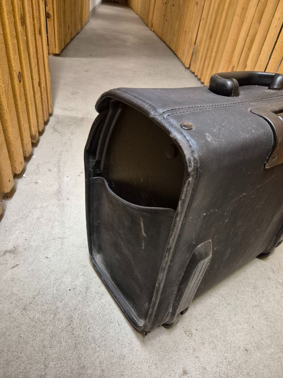 Samsonite Reisekoffer: Samsonite Business-Trolley / Piloten-Koffer Schwarz – Gebraucht aus Zürich von MikeFe 4