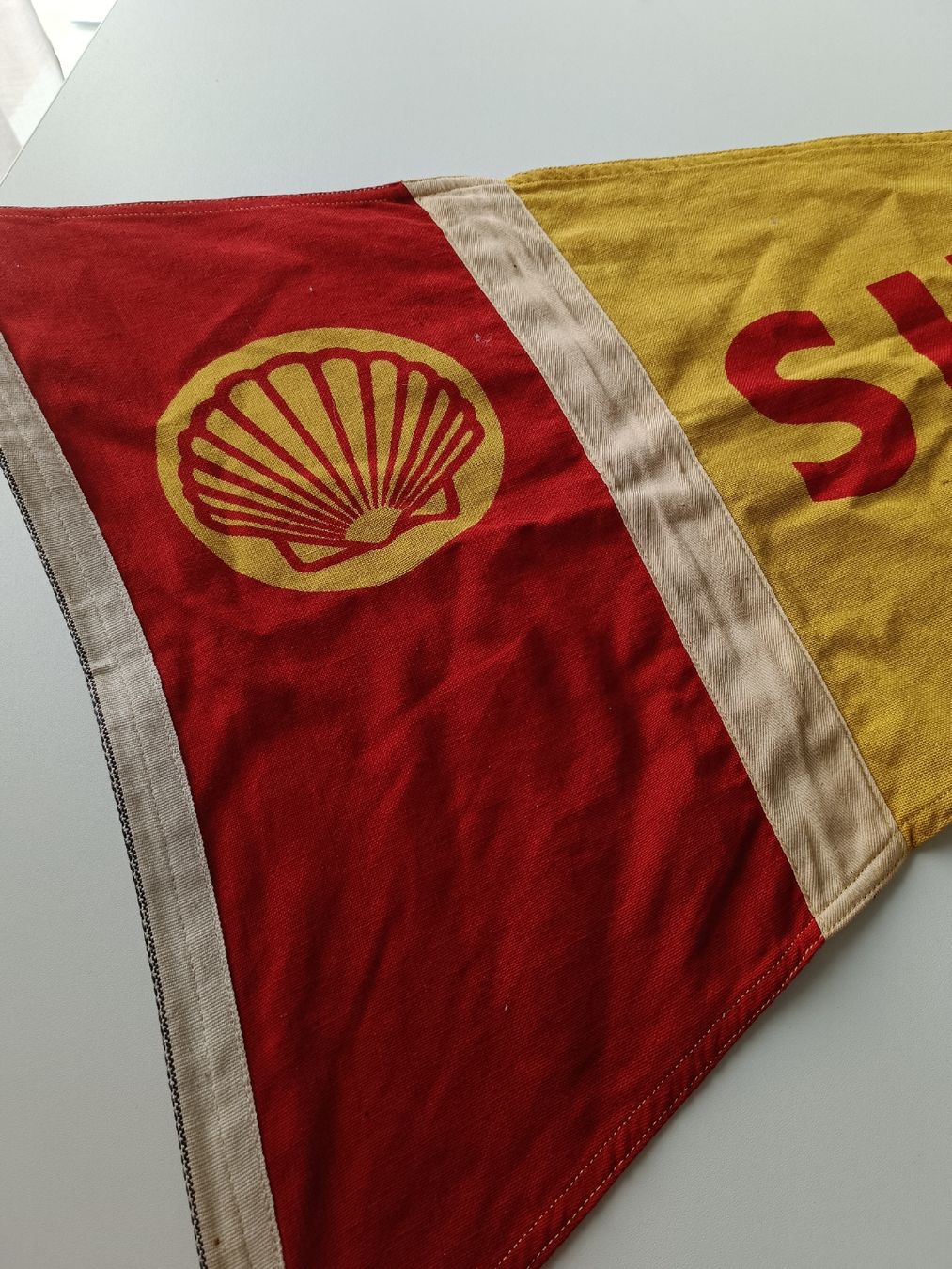 Shell Bandiere: Grosser alter Werbe Stoff Fahne / SHELL ca. 1930 – Usato da Brugg AG venduto da Ente015 2
