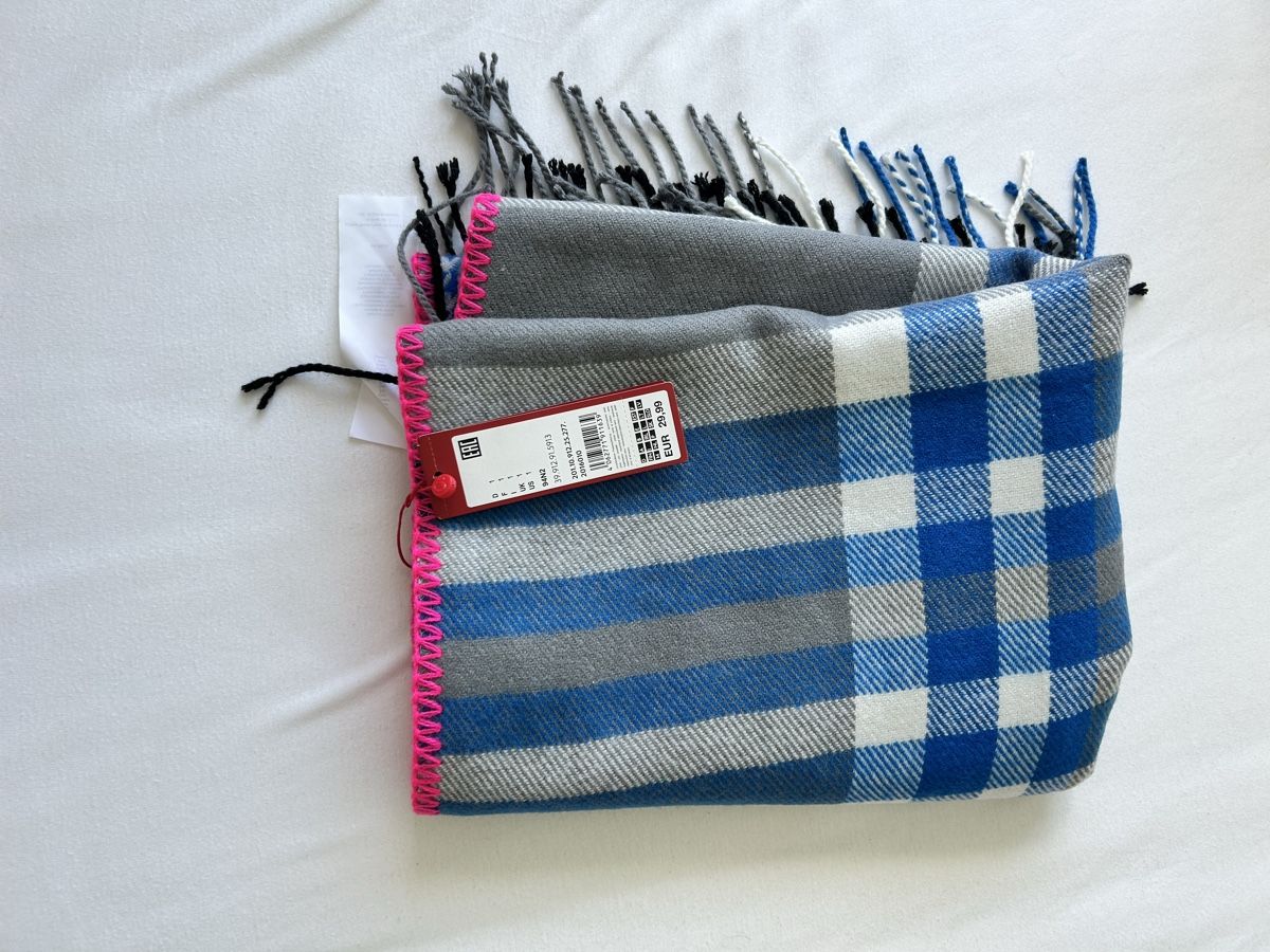 S.Oliver Foulard & Sciarpe: Weicher ungetragener Schal von s. Oliver  – Nuovo e nell'imballaggio originale da Forch venduto da leafri 1