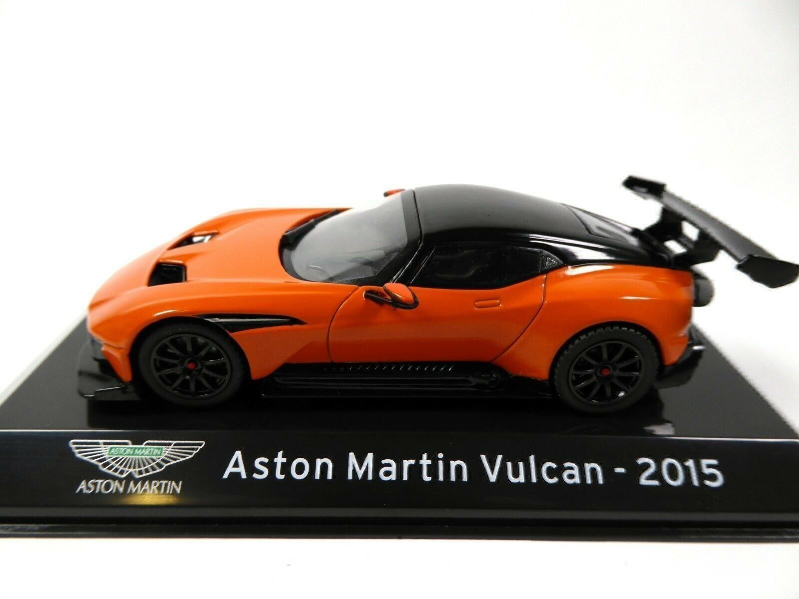 Aston Martin Modellini d'auto: Aston Martin Vulkan seit 2015 orange / schwarz      1:43 – Nuovo e nell'imballaggio originale da Gerlafingen venduto da espero88 1