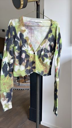Frühlingshafte Strickjacke Kaschmir Blumen Muster S