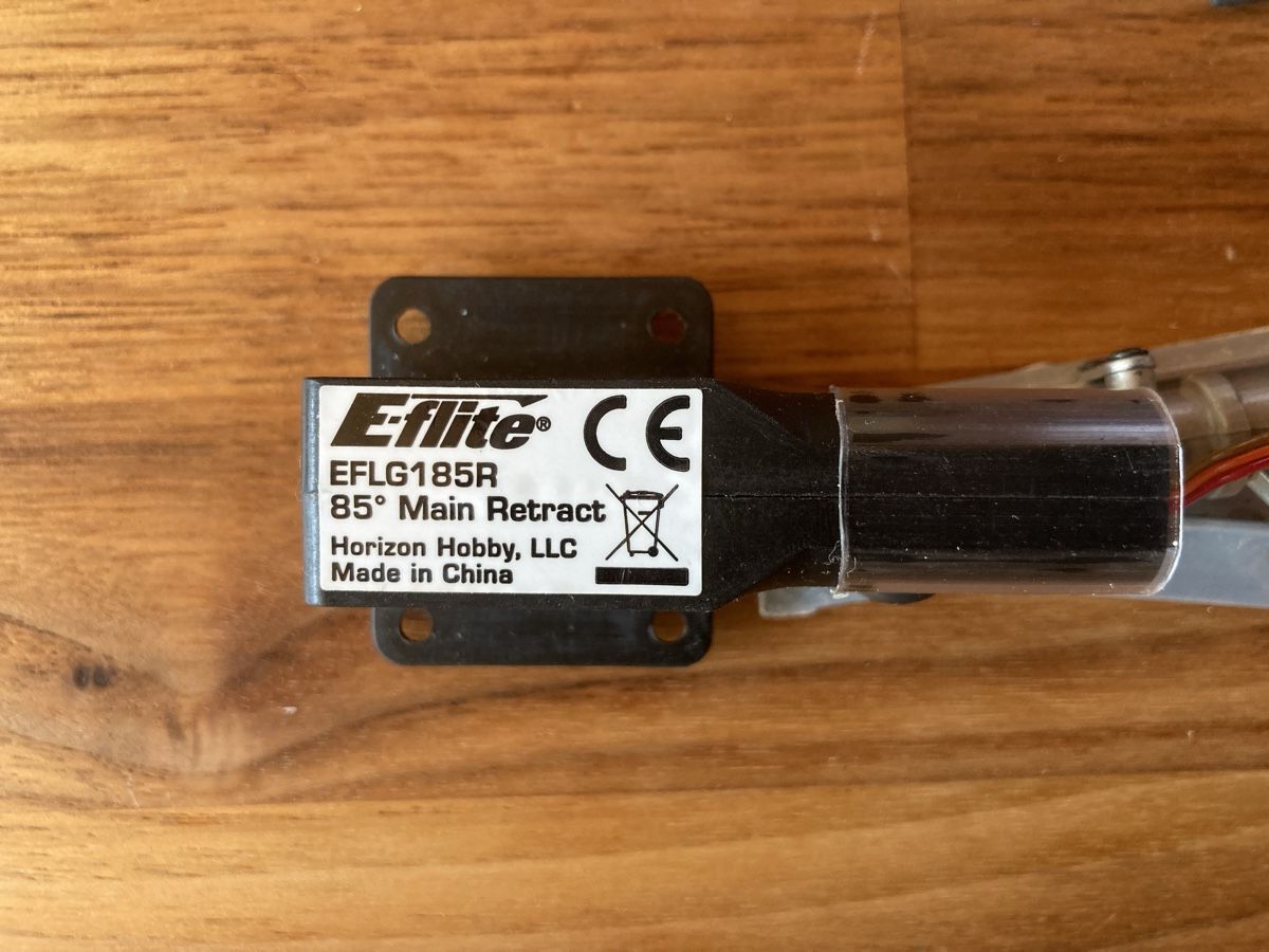 E-Flite Modellismo RC: Horizon Hobby E-flite Einziehfahrwerk – Usato da Wünnewil venduto da Retik 2