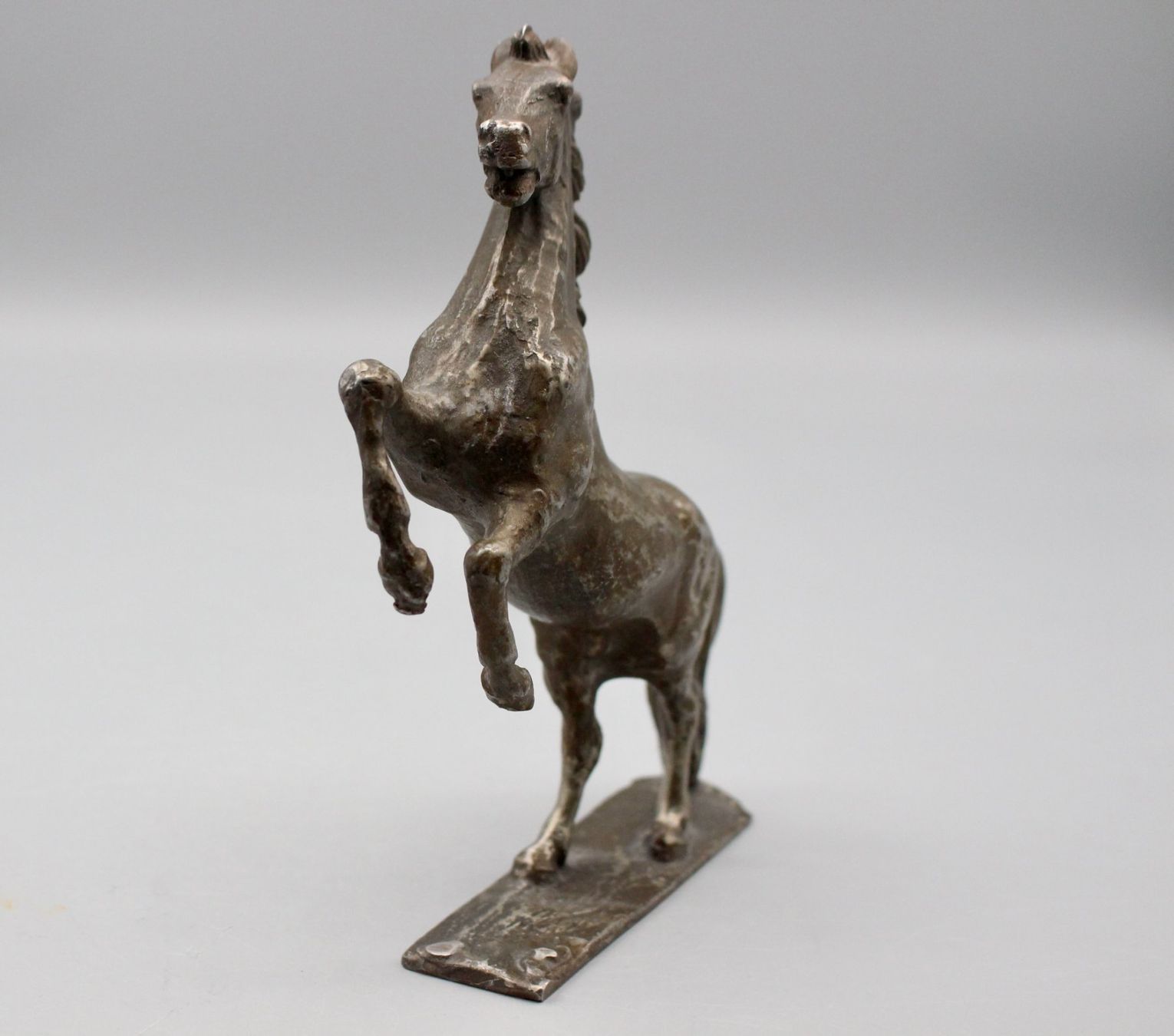 Sculture & Statue: Alte Pferdeskulptur Steigender Hengst – Usato da Bruettisellen venduto da Collector_Store 1