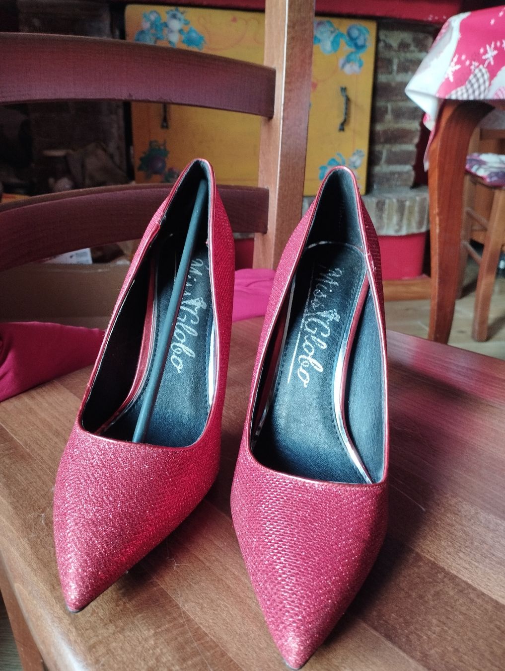 Damenschuhe: Scarpe da sera  glitterate rosse – Neu und originalverpackt aus Grono von sab_f6hs 1