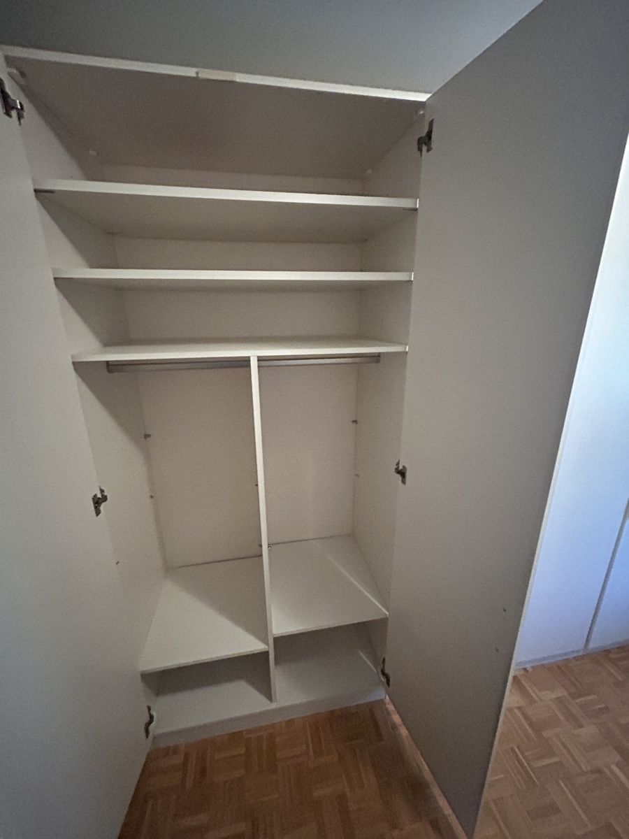 Schränke: Kleiderschrank weiss 252 cm breit – Gebraucht aus Mägenwil von Fmoesi 1