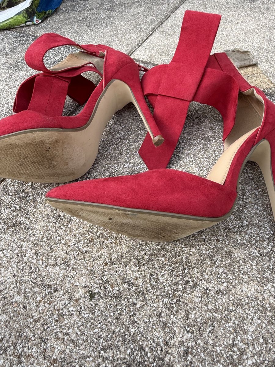 Scarpe da donna: Escarpins rouges à nœuds – Usato da Montpreveyres venduto da ahl_9hg2 1