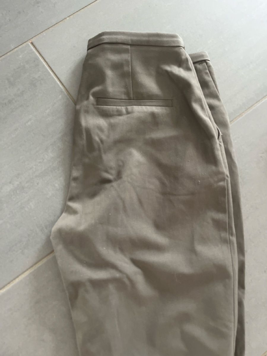 H&M Pantaloni: Hose / Stoffhose, grau, Grösse 36 – Usato da Gysenstein venduto da happy_life_