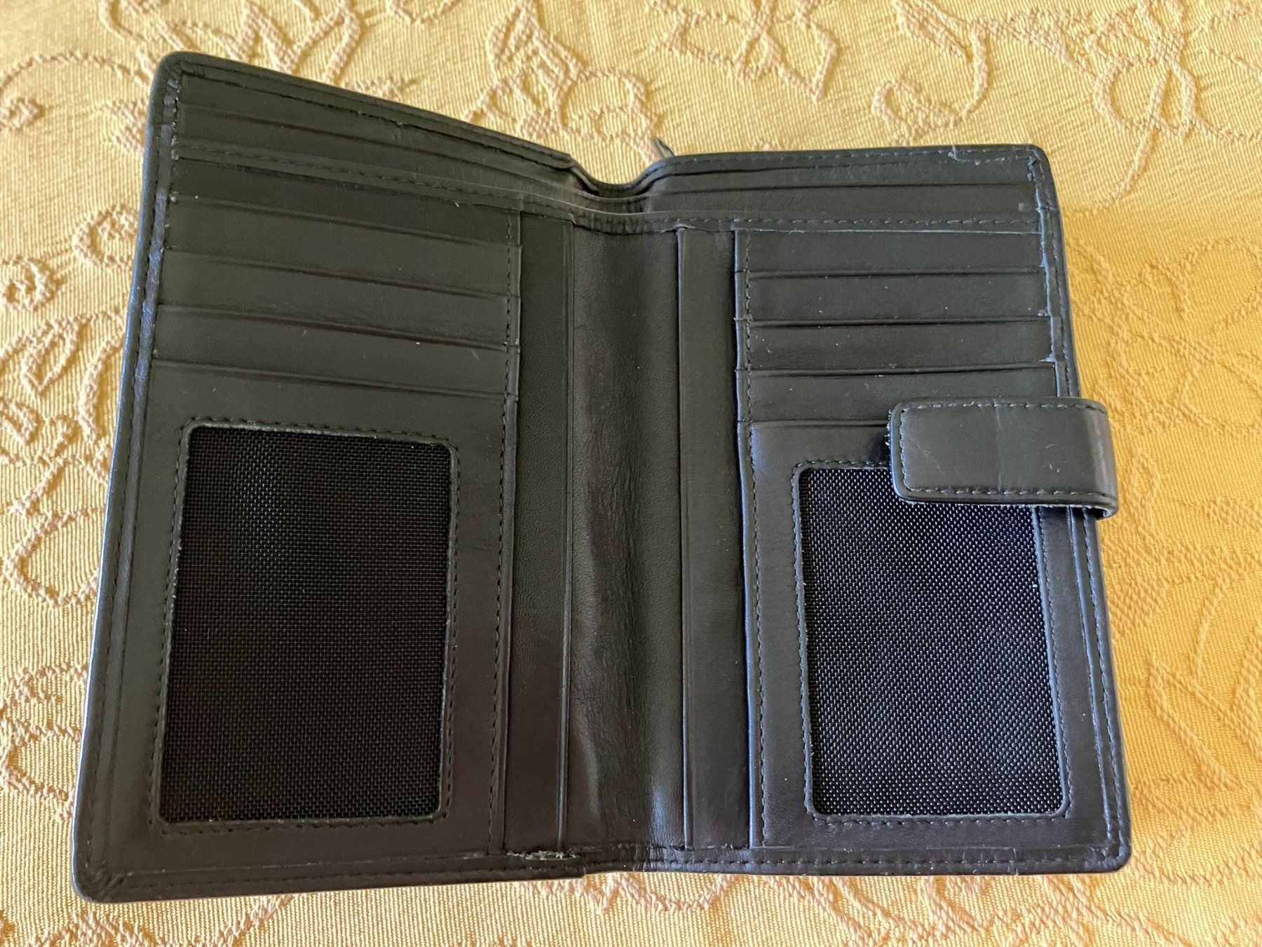Portamonete: Portafoglio nero Essentiel – Usato da Melano venduto da H-Sara 3