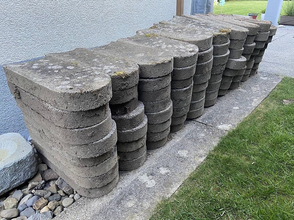 Rivestimenti per pavimenti: Rasenkanten-/Randstein – Usato da Neuheim venduto da Salim675