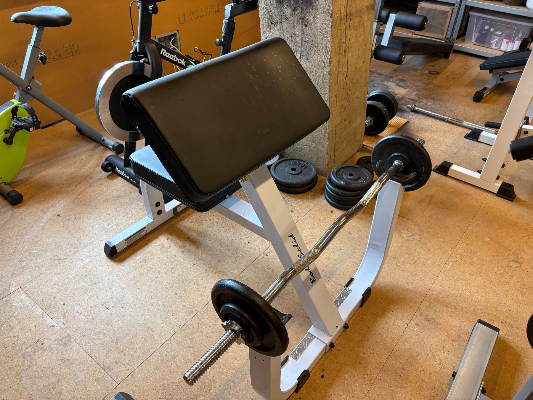 Vélos d'appartement: Body-Solid Preacher Curl Bench GPCB329 – D'occasion à Bäretswil par redt 1