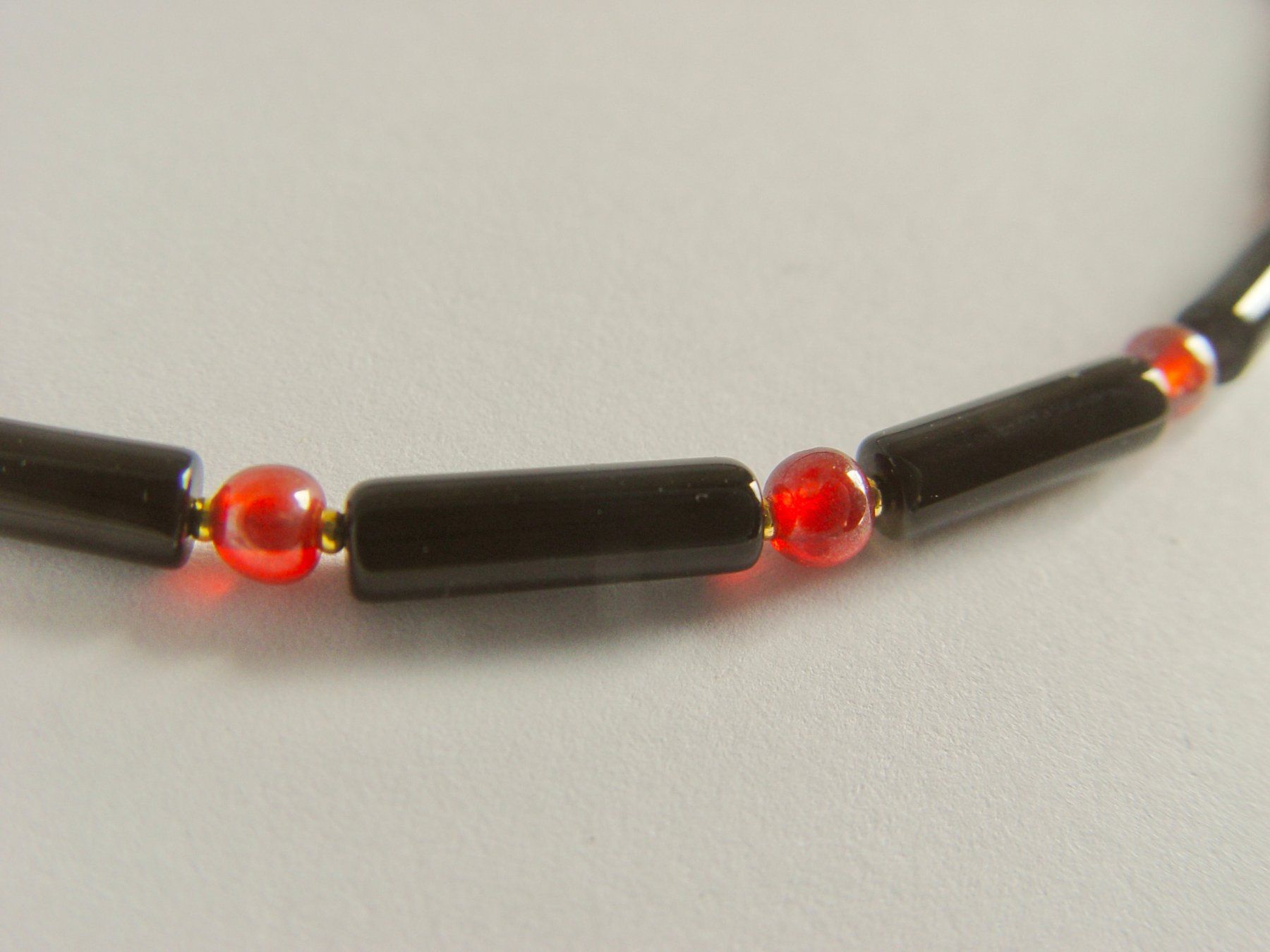 Catenine: Onyx Stab-Perlen mit rotem Glas – Nuovo (secondo la descrizione) da Henggart venduto da elsternwerk 3