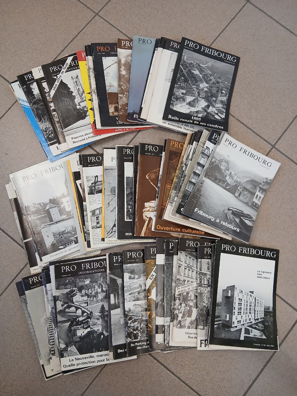 Libri: Collection PRO FRIBOURG, + de 75 pièces – Usato da Belfaux venduto da frifri500