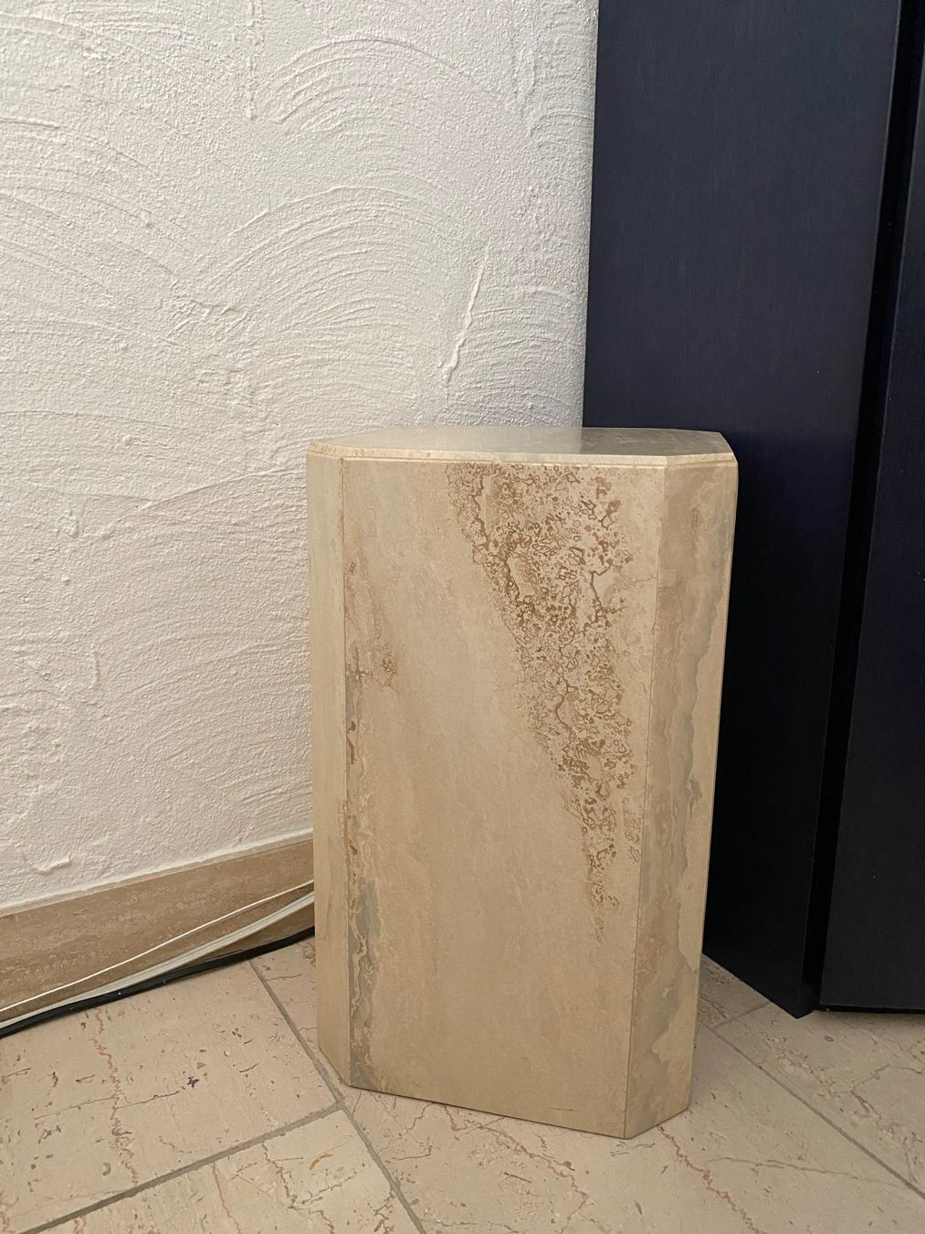 Skulpturen & Statuen: Marmorsäule / Travertin – Gebraucht aus Ebikon von M5P5G50