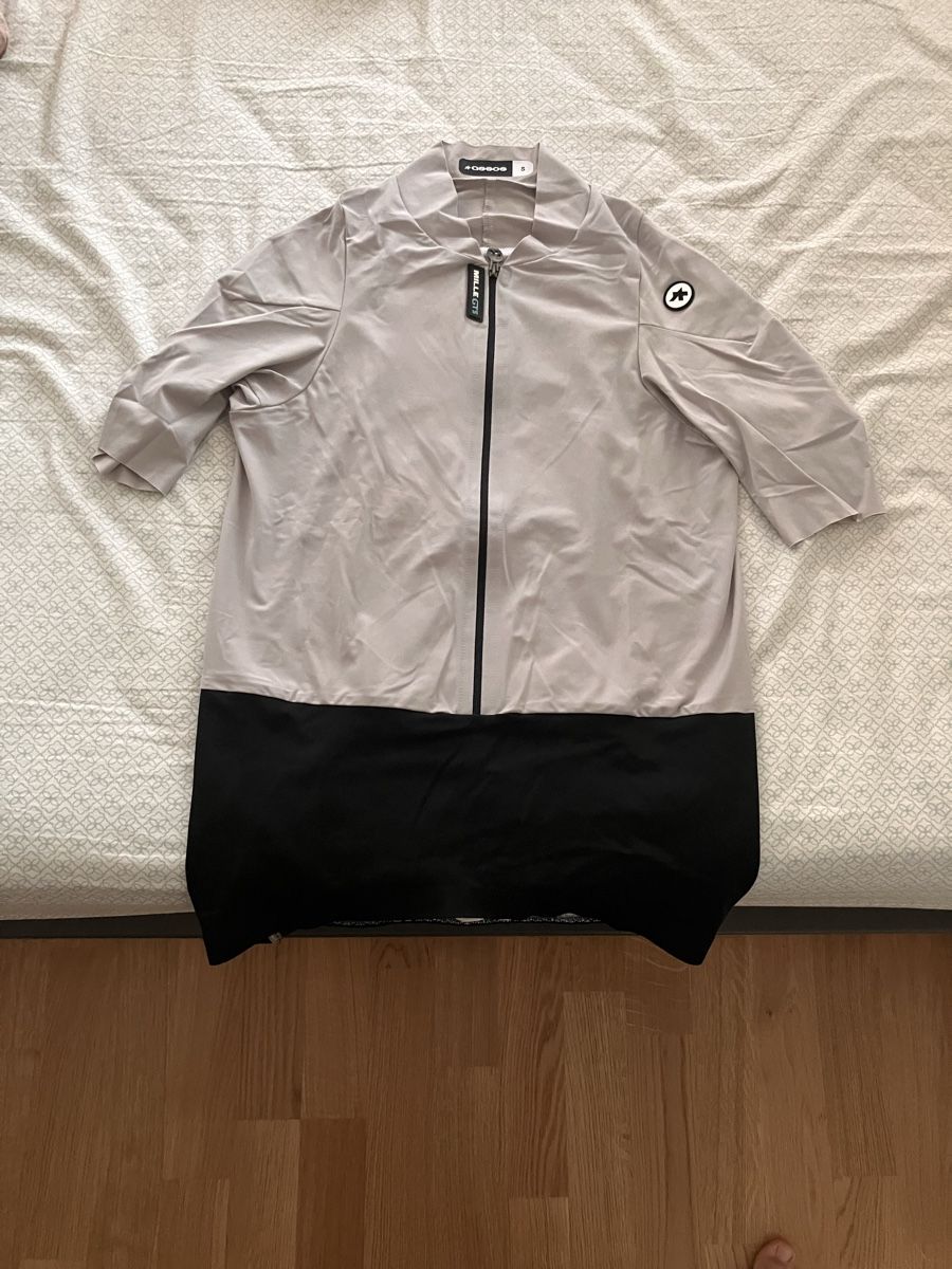 Assos Canottiere & Pantaloni: Assos Mille GTS – Nuovo (secondo la descrizione) da Schüpfen venduto da Jefferson_95