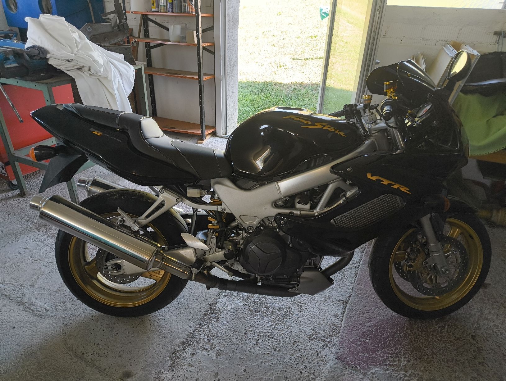 Honda Strasse: Honda VTR Fire Storm 1000 – Gebraucht aus Ulisbach von chlagi 3