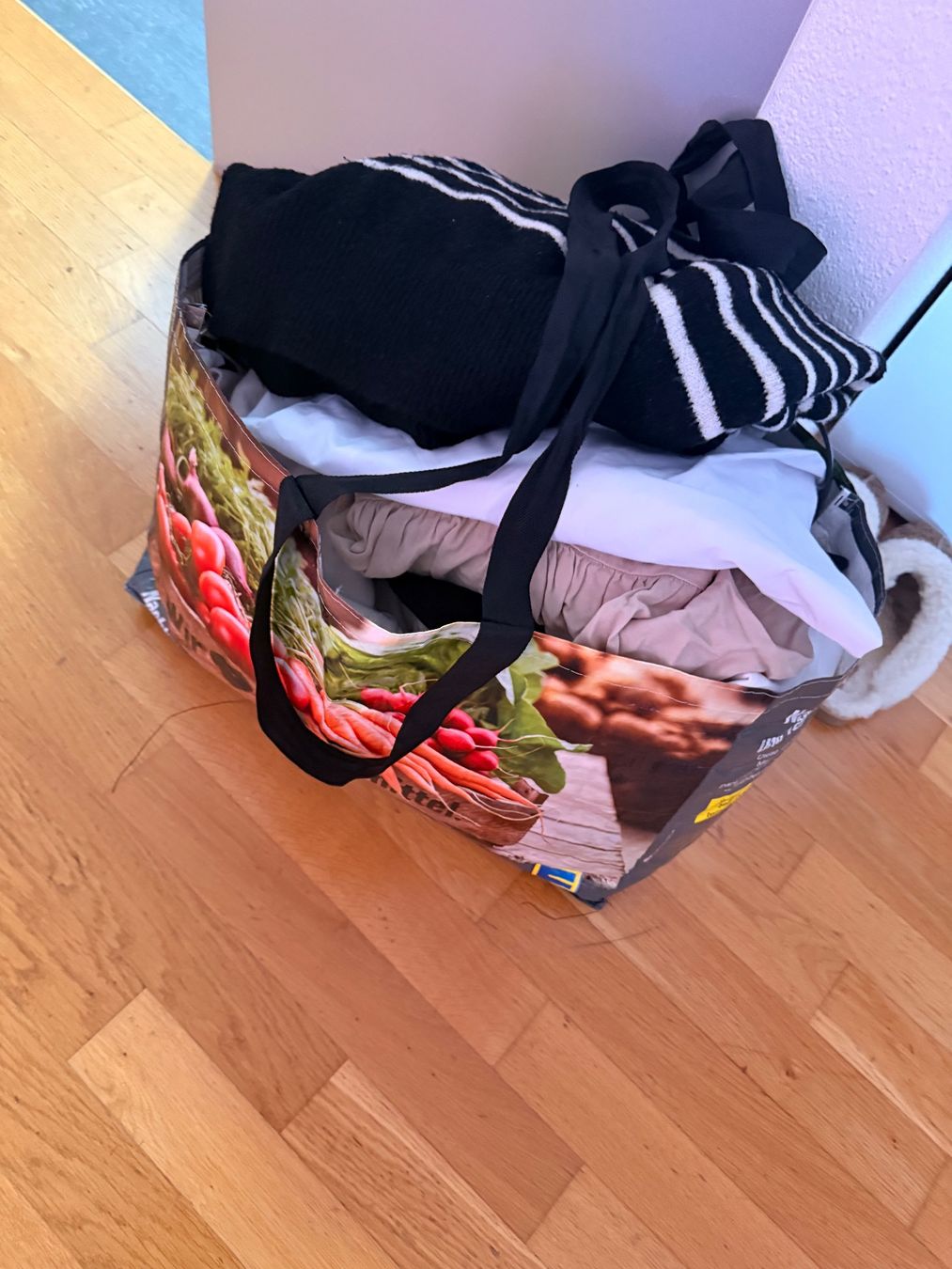 Kleiderpakete: Grösse Kleiderpaket M-L – Gebraucht aus Wetzikon ZH von Em_Sa