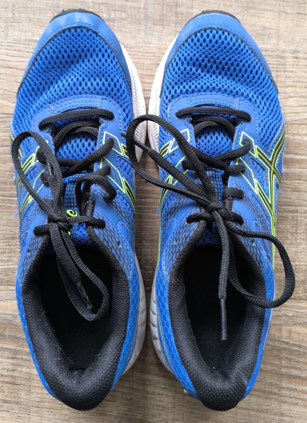 Asics Scarpe per ragazzi: Asic Contend 6 Gr. 40 gut erhalten – Usato da Oberwil-Lieli venduto da Atom17