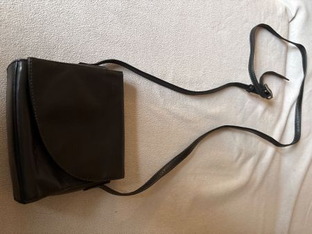 Schwarze Umhängetasche aus Leder gebraucht guter Zustand