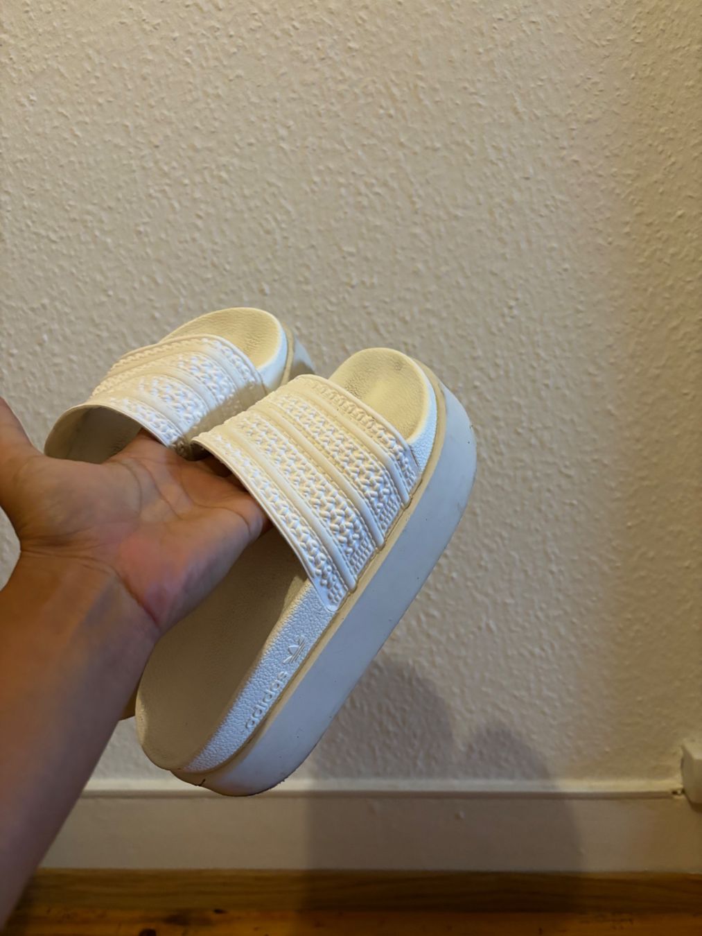 Adidas Damenschuhe: Adidas adilette plateforme 37 – Gebraucht aus Vevey von tach 3