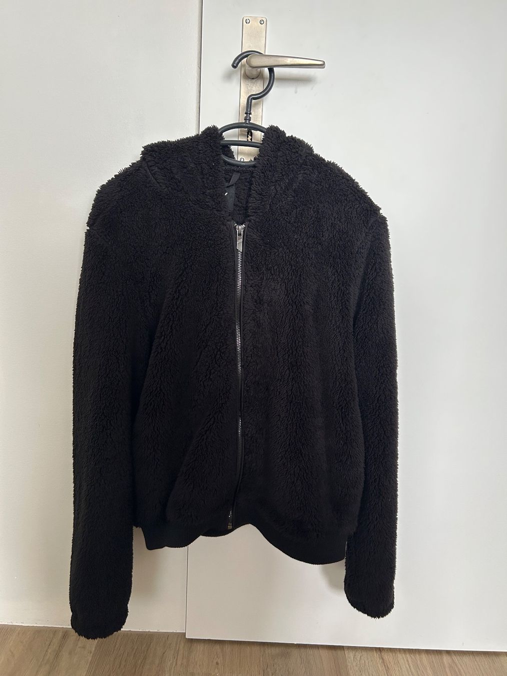 Only Giacche: Flauschige Teddyjacke Grösse M – Usato da Muri AG venduto da ali_27hx