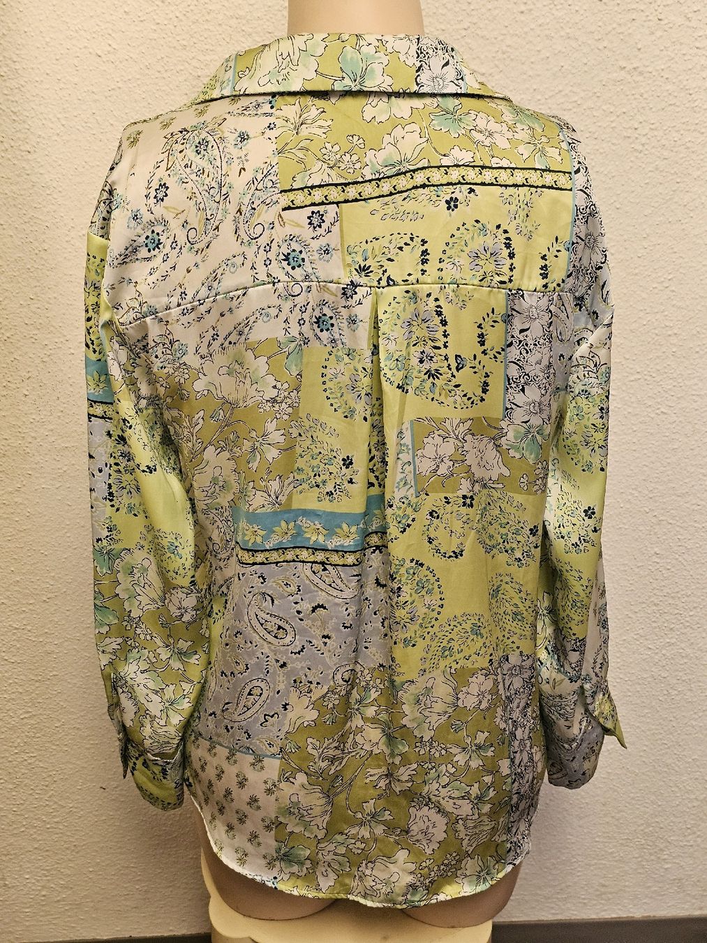 Zara Camicette: ZARA Damen Bluse Hemd Patchwork Print Gr. M Grün Blau Weiss – Usato da Urdorf venduto da ole_mrp9 4