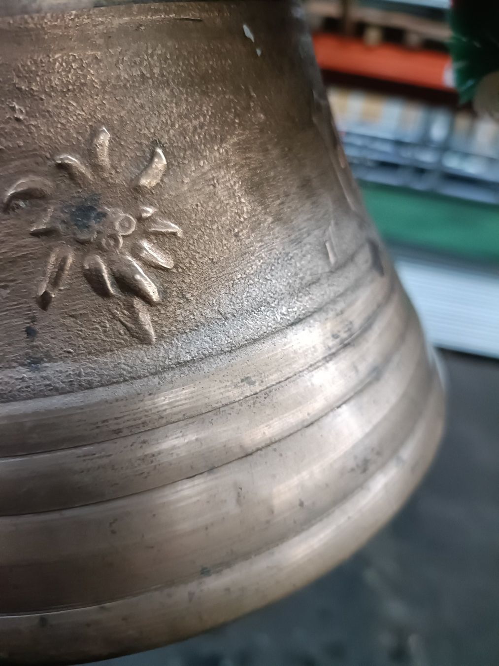 Campanacci mucche: Glocke mit Appenzeller Ornamenten – Usato da Däniken SO venduto da sgoldvreni 7