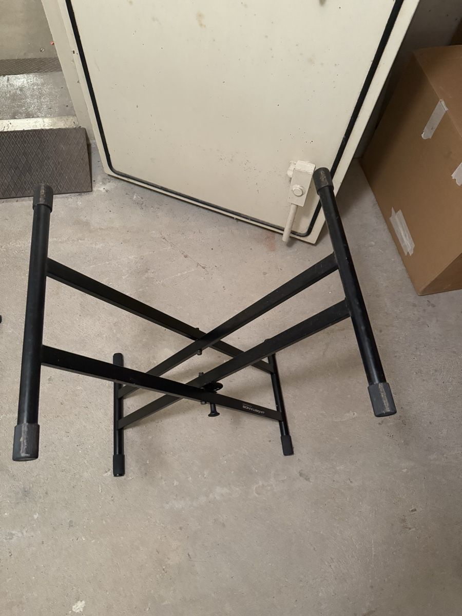 Supporti per strumenti musicali & leggii: JamStands by Ultimate Support – Keyboardständer – Usato da Basel venduto da Beat-Schneider 2