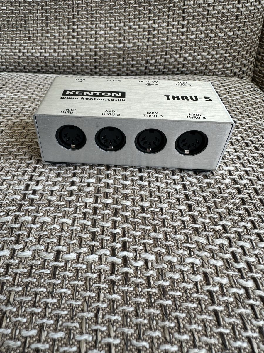 Strumenti musicali: Kenton MIDI Thru-5, Top Zustand – Usato da Schaffhausen venduto da man_n65x 1
