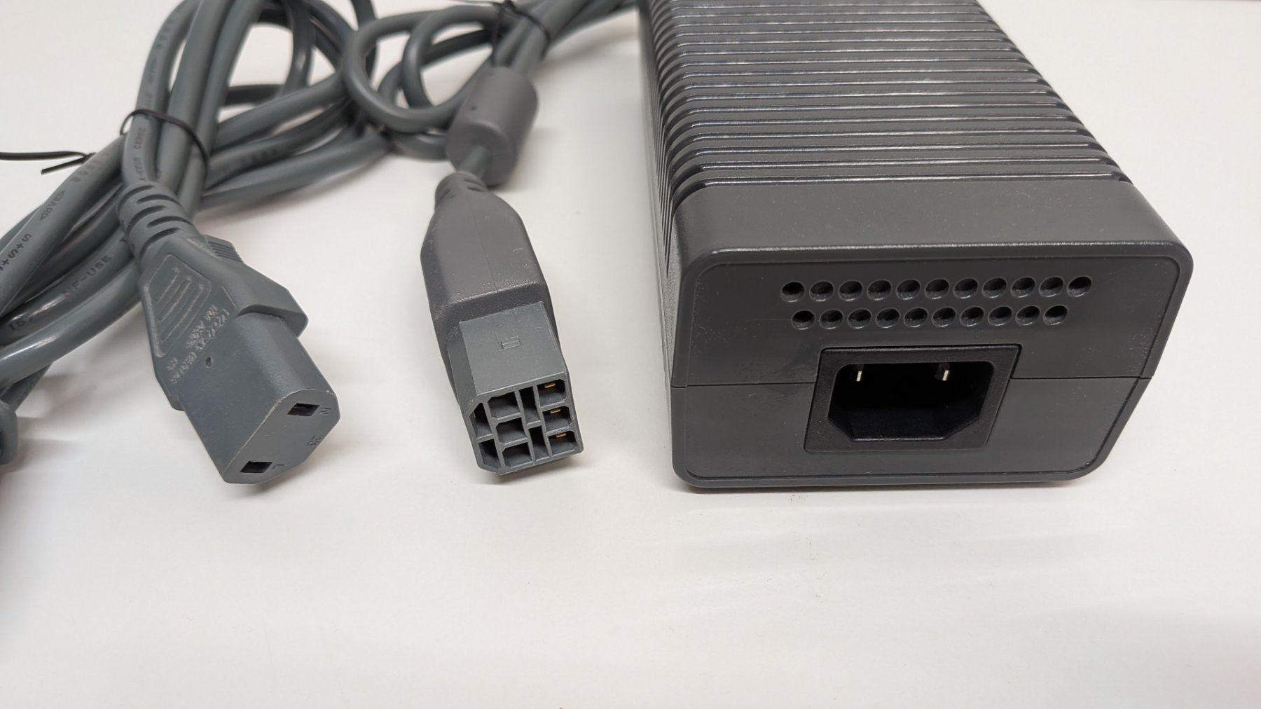 Microsoft Adaptateurs & Câbles: Original Xbox 360 Netzteil / Power Adapter – D'occasion à Menziken par mame18 1