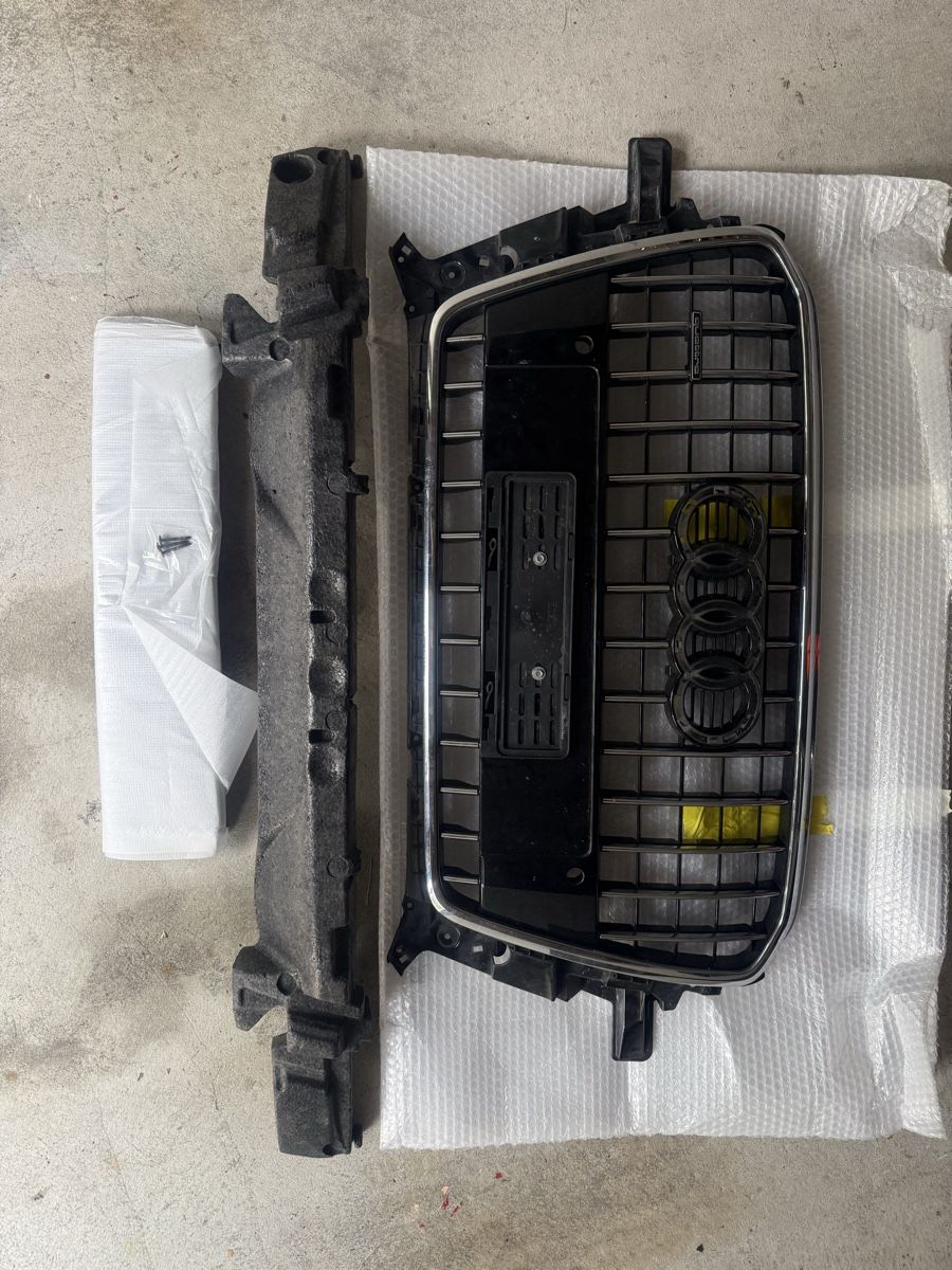 Audi Tutti pezzi di ricambio auto: Audi Q5 Kühlergrill – Usato da Mellingen venduto da To1998 2