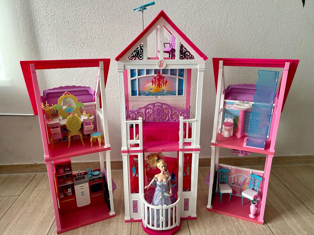 Barbie Haus mit viel Zubehör / Barbies / Kleider | Kaufen auf Ricardo