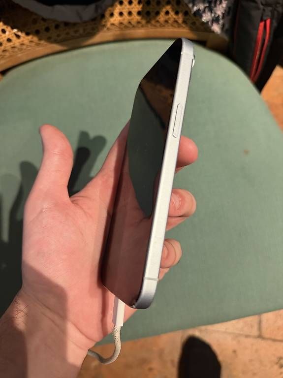 Portables: iPhone 15  – D'occasion à Lugano par gre_9lsz 2