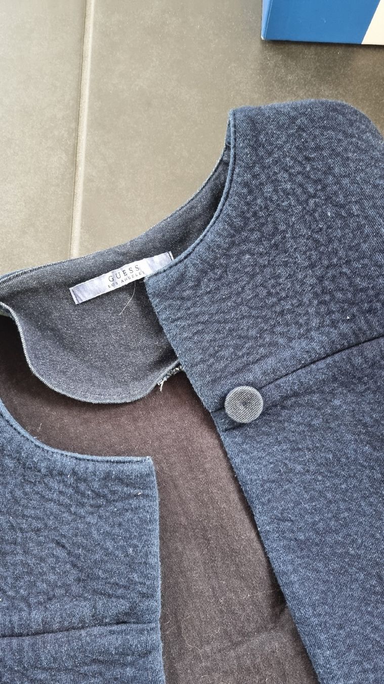 Guess Mäntel: Guess Kurzmantel Grösse S Dunkelblau – Gebraucht aus Bad Zurzach von Mfritzli 4