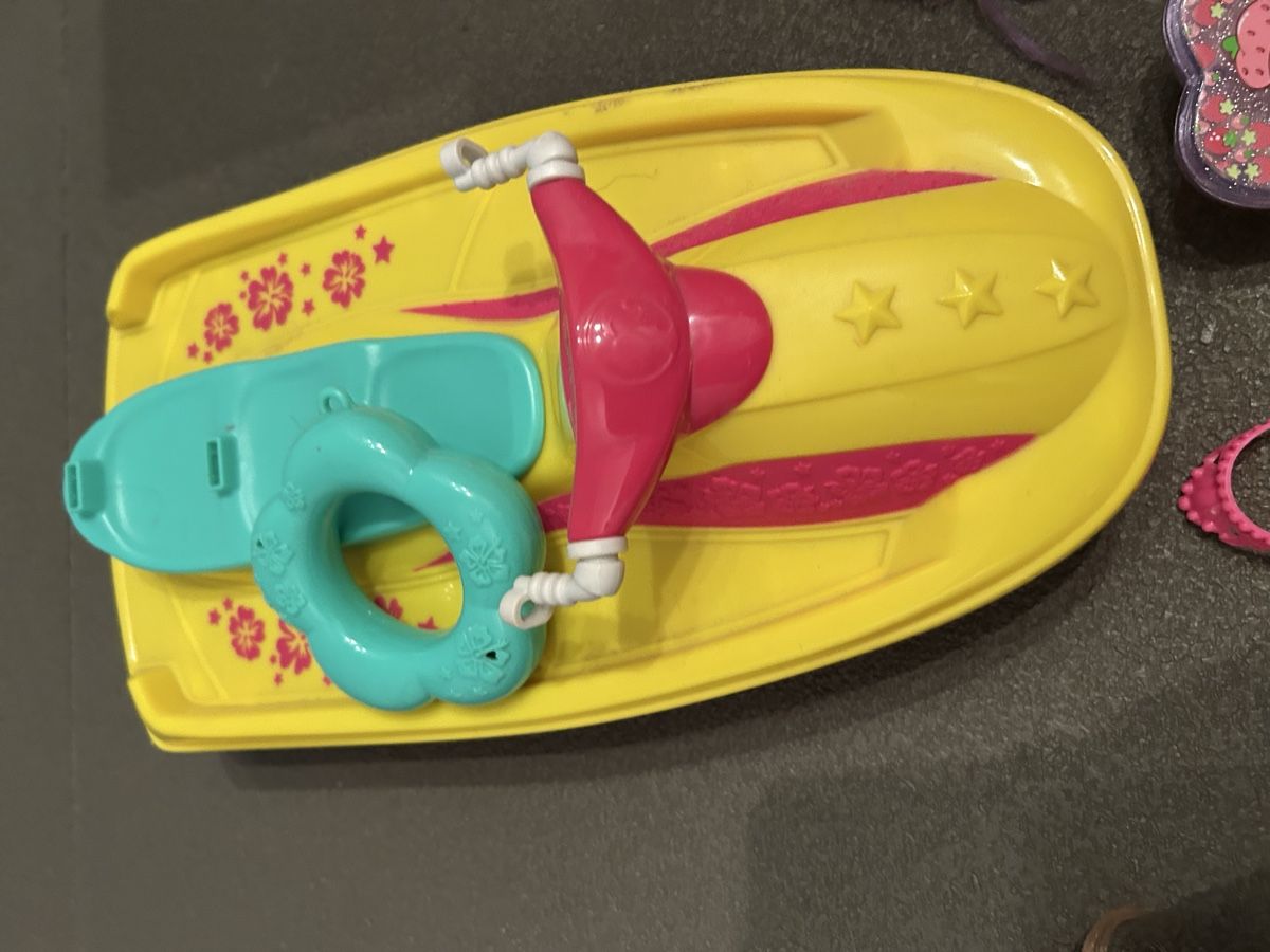 Bambole: Lot de poupées et jet ski et accessoires divers - – Usato da Martigny venduto da lovejess 4