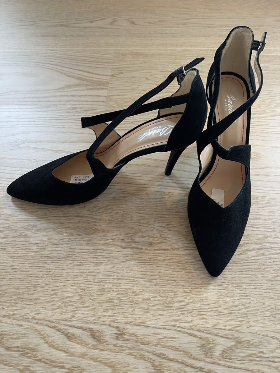 Scarpe da donna: hohe Pumps in Gr 44 ungetragen – Nuovo (secondo la descrizione) da Erlenbach ZH venduto da ilo_62v8 1