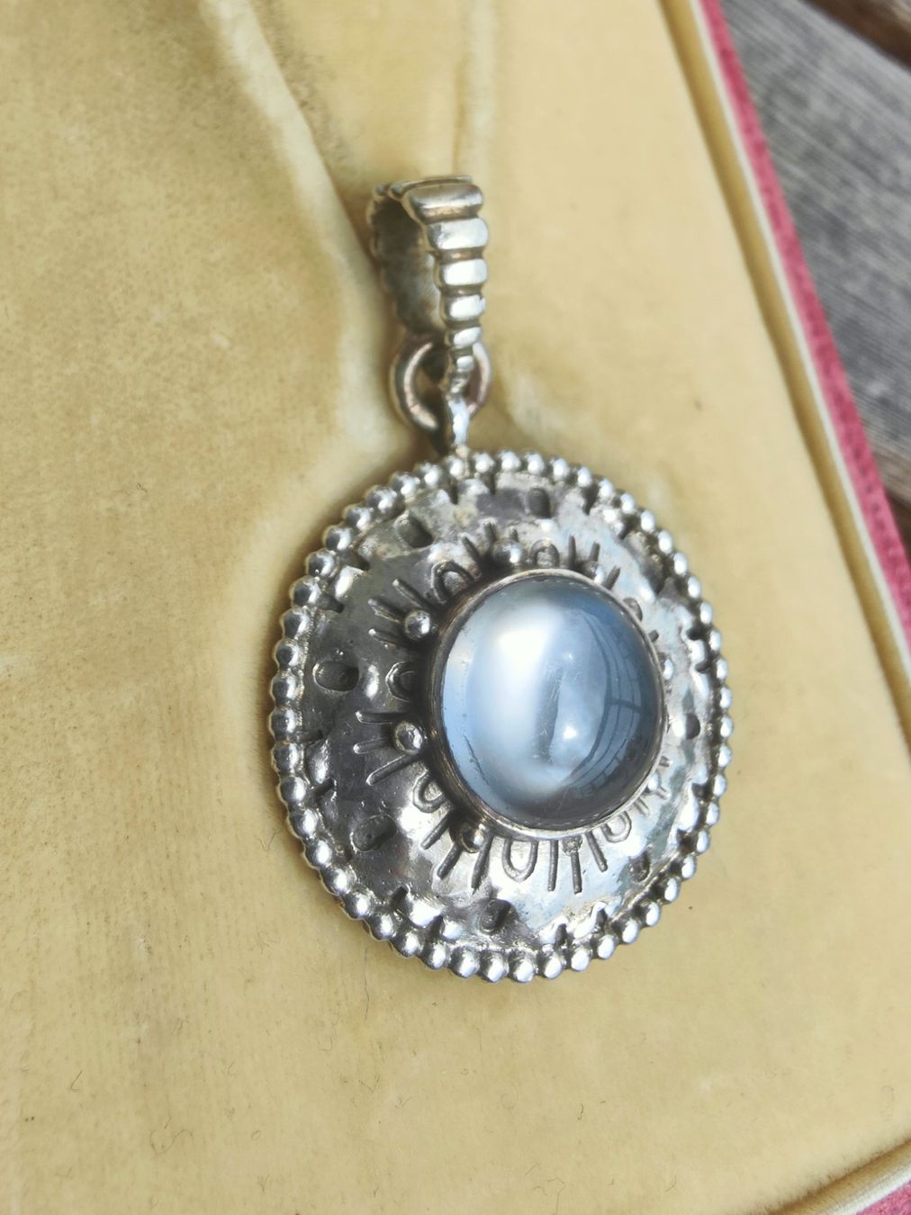 Ciondoli: Antik Jugendstil Cabochon Mondstein Silber 900 Anhänger – Usato da Schwyz venduto da chopaya 4