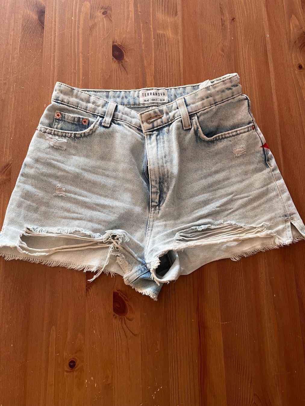 Jeans: Shorts Damen 38 – Usato da Küssnacht am Rigi venduto da ciucchino