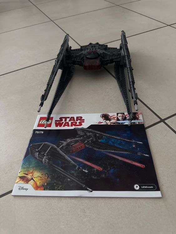 Revell Star Wars Kylo Ren Tie Fighter – Maquette à Clipser 20 Pièces – Sons Et Lumières – Figurine Incluse – Dès 6 Ans – Pas De Colle Ni Peinture