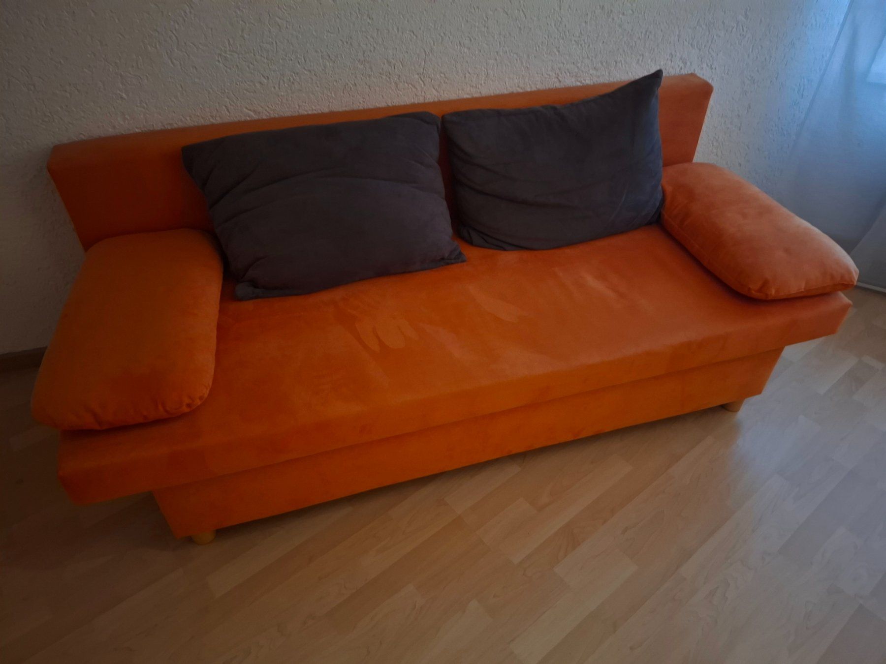 Divani: Bettsofa orange mit 4 Kissen – Usato da Buochs venduto da orlyhopper 1