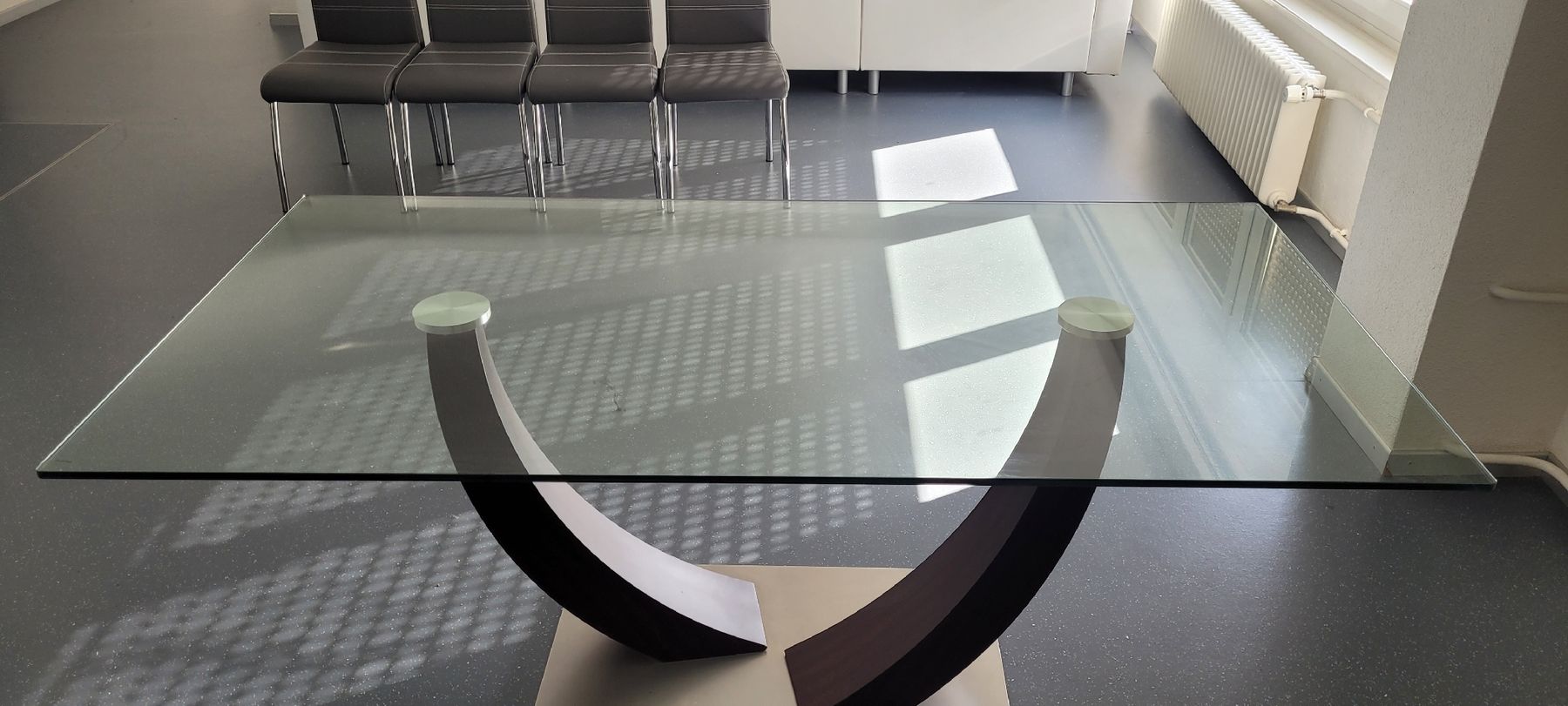 Tischset: Glass Dining Table with 4 Chairs - Modern Design! – Neu (gemäss Beschreibung) aus Biel/Bienne von dny_qqw5 3