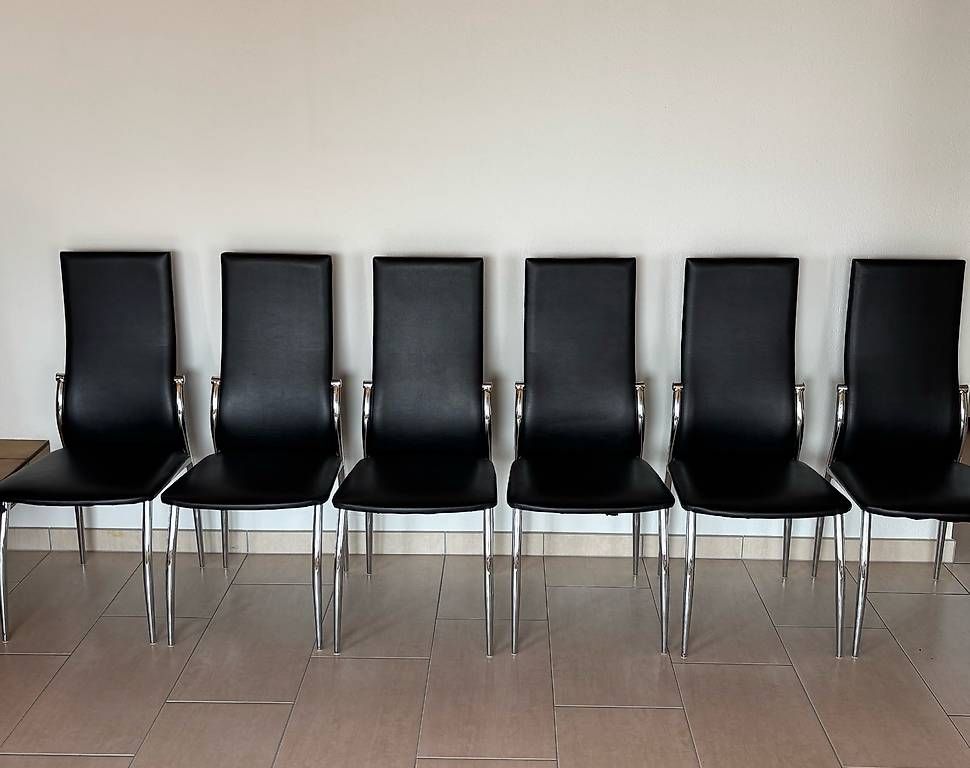Sedie: Chaises en simili-cuir noir  – Usato da Neuchâtel venduto da she_yl9r 1