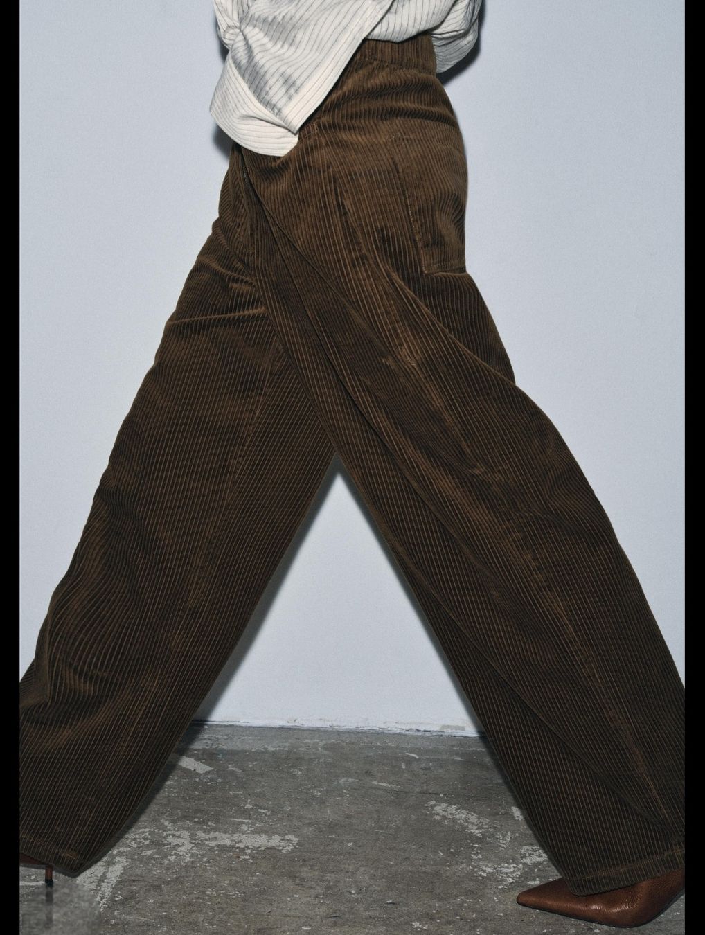 Zara Hosen: Wide leg corduroy trousers – Gebraucht aus Interlaken von NataliiaS