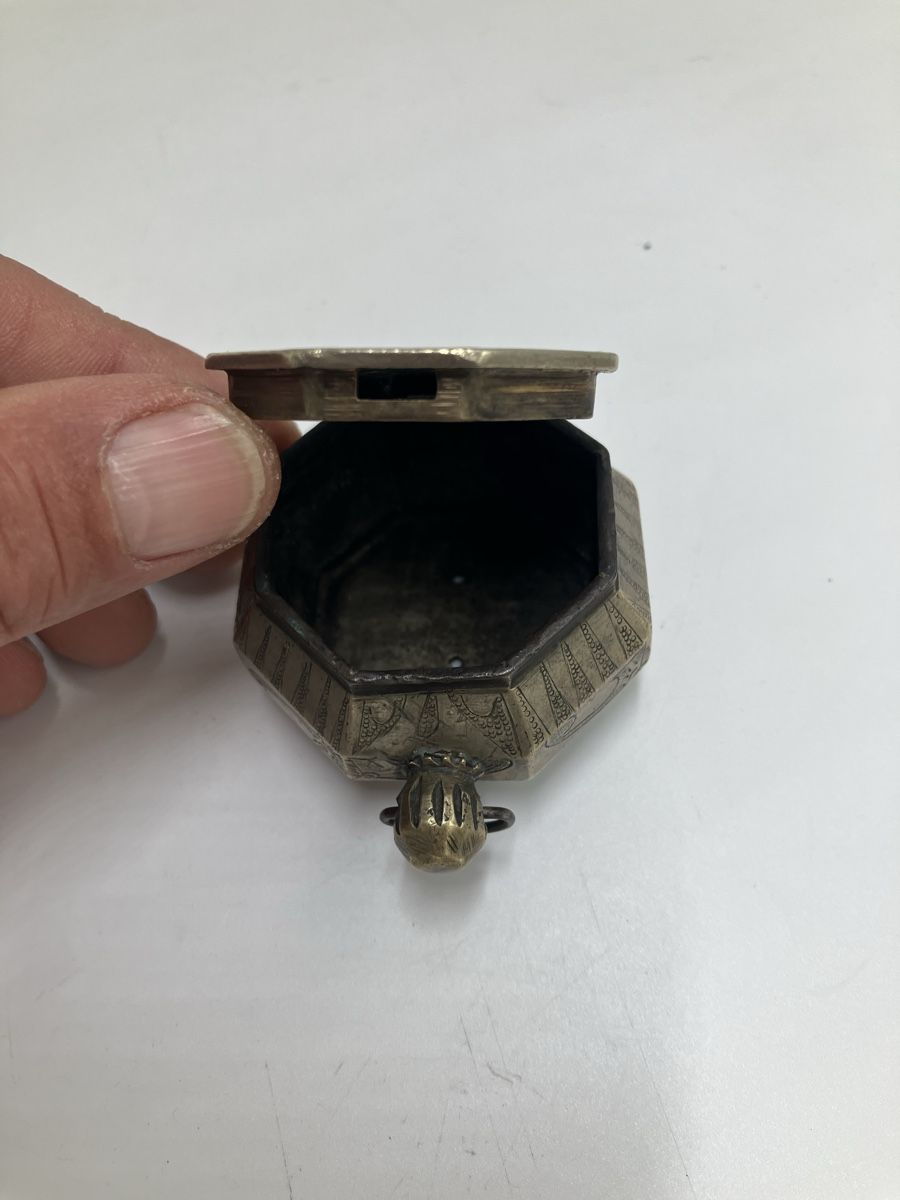 Statuette: Objet ancien chinois  – Usato da fribourg venduto da Retroverso 6