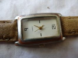 LADOPR  HEREN UHR.QUARTZ.SWISS MADE.LÄÜFT--22X32MM