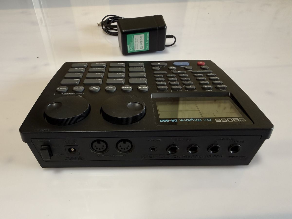 Roland Strumenti musicali: BOSS DR-660 Dr. Rhythm Drum Machine / Rhythm Composer – Usato da Unterengstringen venduto da Birchermuesli63 2