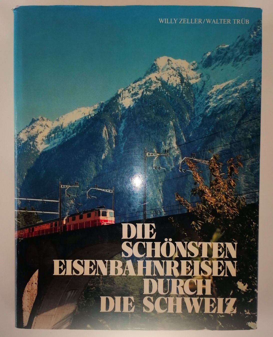 Libri: Die schönsten Eisenbahnen durch die Schweiz – Nuovo (secondo la descrizione) da Löhningen venduto da wit_zcl6