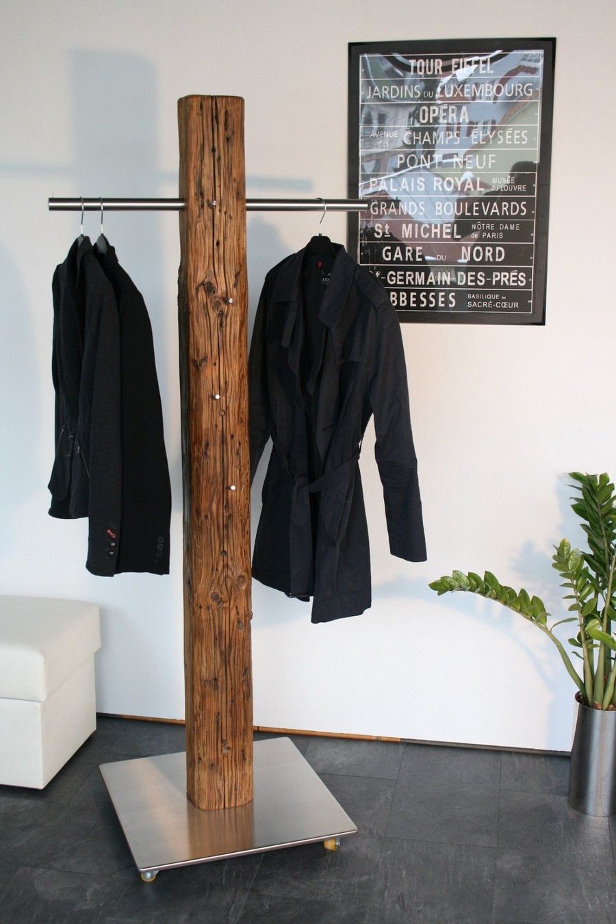 Guardaroba: Garderobe aus Holz Rustikal - Rustic Jacket Hanger Wood – Nuovo e nell'imballaggio originale da Zürich venduto da Miki_Schreiner