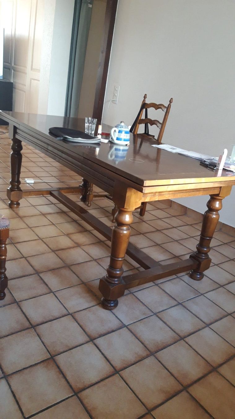Set di tavolo e panche: Table avec rallonge + 8 chaises à récupérer à Estavayer – Usato da Renens VD venduto da cba_r9y8