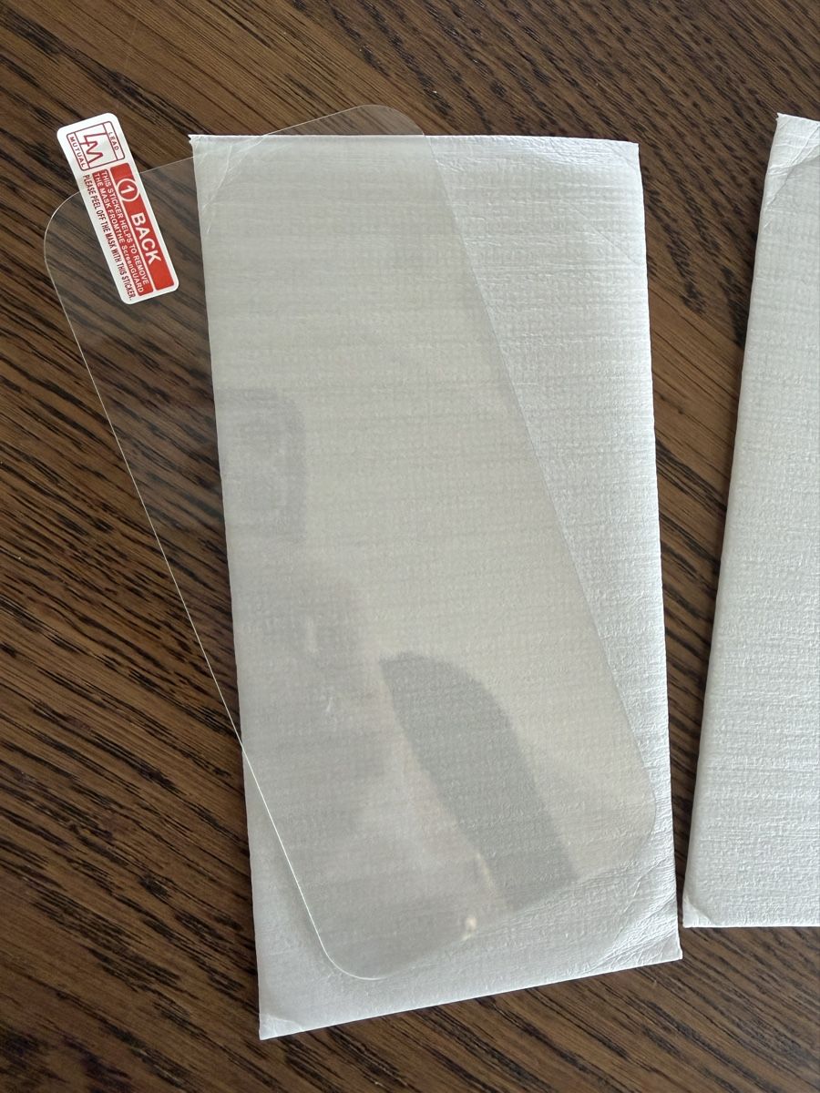 Ritocchi & pellicole di protezione: Protection écran Apple iPhone 16 Pro - lot de 2 – Nuovo e nell'imballaggio originale da Lausanne venduto da Stephaniesdressing 1